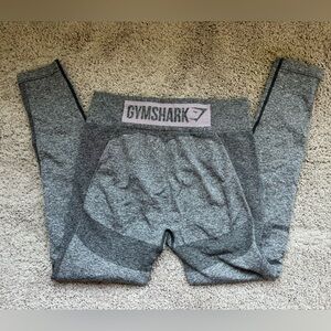 Women’s GYMSHARK workout leggings.
